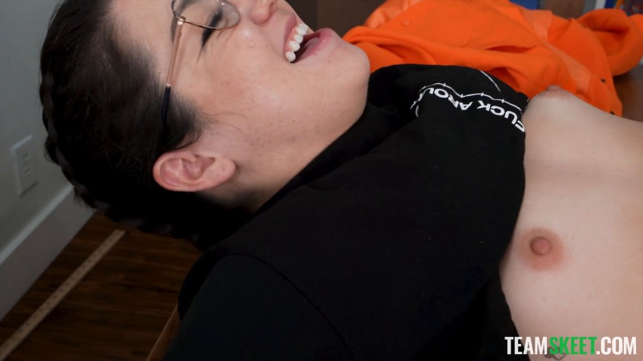 Mochi Mona - Nerdy Tomboy vs Cocky Jock: Mochi's Classroom Bet